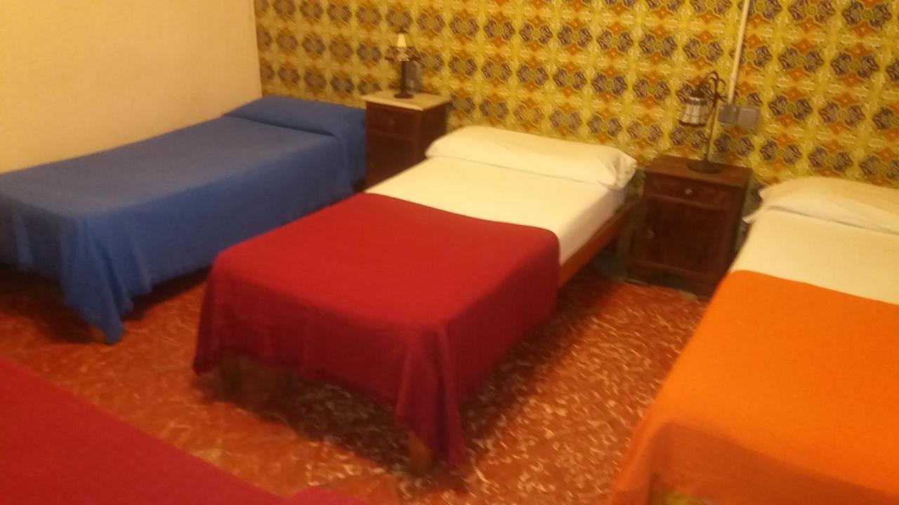 Hostal Corona Palma de Mallorca Exterior photo